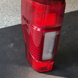 OEM Driver’s Side Taillight Assembly – 2022 Ford F-350