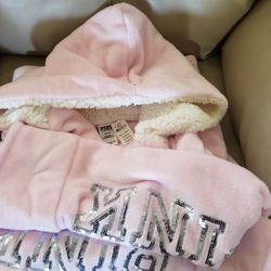 Pink robe ❤️🚨‼️‼️New‼️‼️ Reg $79.95 Tag 🏷️ 