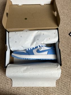 Air Jordan 1 UNC
