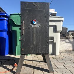 Masterbuilt Electric Smoker – Works Great – $49 (Retail $250+)