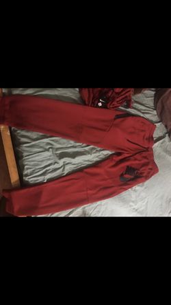 🤪LARGE NIKE JUMPSUIT NEVER WORN MAKE TRADE OR OFFER MUST GO TODAY🤪