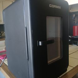 Mini Fridge/ Cooler