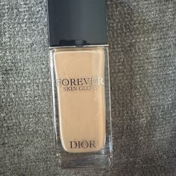 DIOR  Forever Skin Glow 24hr Radiant Foundation 4W SPF 15 