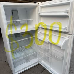 Model: WRT311FZDW02 White Top Freezer Whirlpool Fridge /Refrigerador