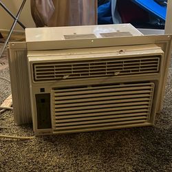 Comfort Aire Window AC Unit W/ Remote Control