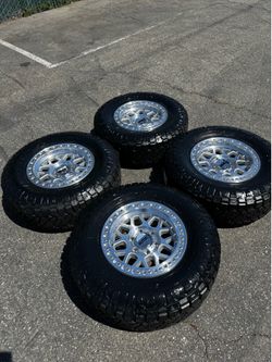 KMC KM549 GRS 6x5.5 17" Wheels With 33” Nitto RidgeGrappler Tires Machined