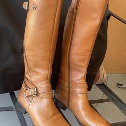 Light brown boots (color “English Tea Leather”