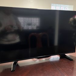 INSIGNIA ROKU SMART TV