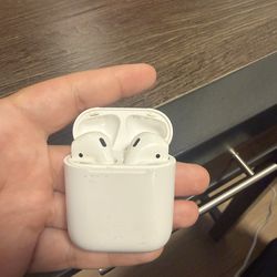 Apple AirPods (1st Generation)