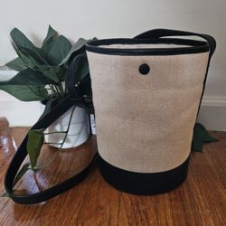 J. Crew Natural Black Canvas Bucket Bag NWT
Canvas Bucket Bag
Color: Natural Black Trim
This is a canvas bucket bag in natural with black vegan strap 