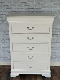 Tall Scalloped 5 Drawer Dresser
