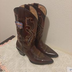 Men Jar Boots  Size 10  ...Color Wine 