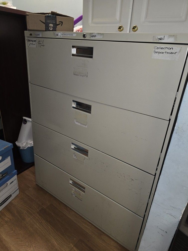 4 Shelf Fileing Cabinet