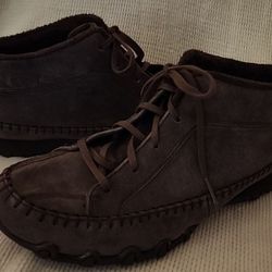 NEW Womens Brown Skechers 8.5 Moccasins Totem Pole, Relaxed Fit, Wide Width, Memory Foam, Suede, Soft Faux Fur Lined. Biker Linage, Chukka Boot Bootie