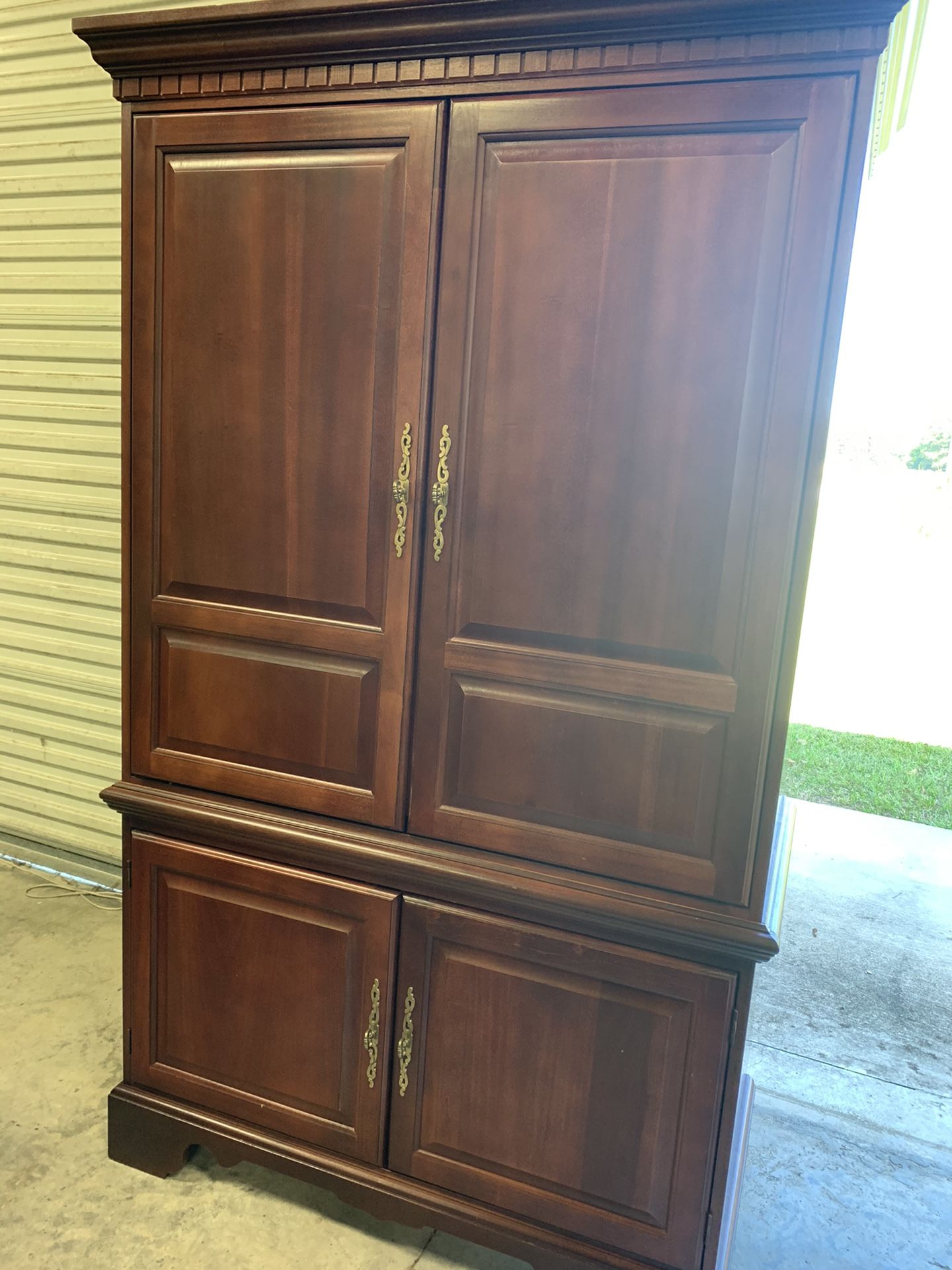 Tv armoire