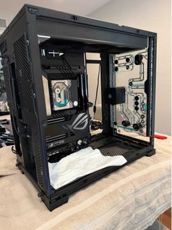 Lian Li 011D Evo PC case with EKWB Front Distro