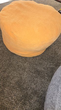 Big yellow pouf FREE