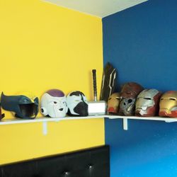 9 Helmet Collection + 2 Props