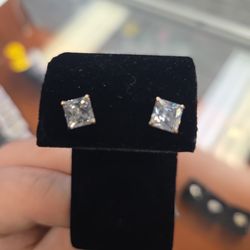 Diamond earing