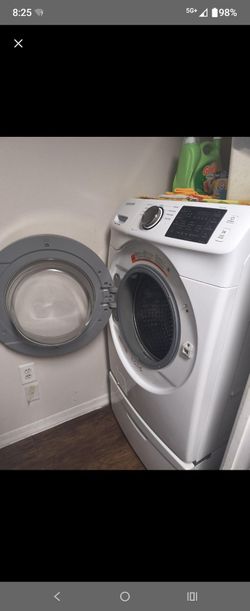 Washer and dryer with pedestal