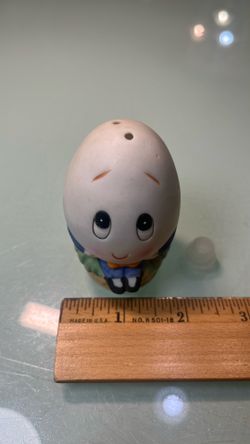 Lefton Humpty Dumpty salt or pepper shaker