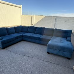Spacious Blue Sectional Sofa with Chaise – Super Cozy & Modern