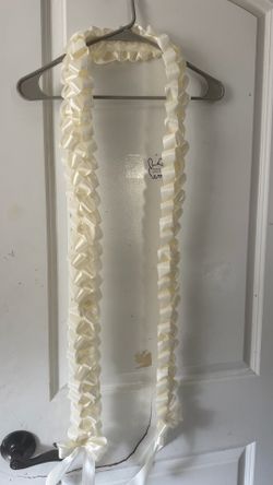 Ivory grad lei