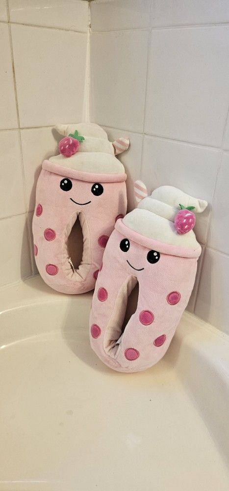 NEW. Pink Boba Slippers. Size 9-10