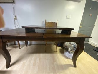 Table ( Pottery Barn) with 8 chairs in good shape
