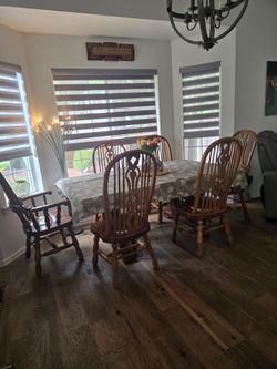 Dining room table 6 chairs 2 leafs wood