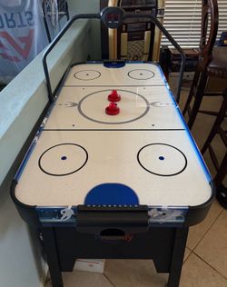 Air hockey table