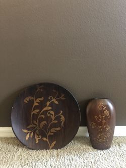 Accent plate and vase