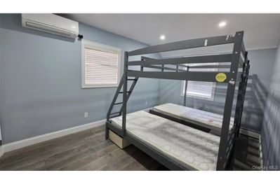 Triple bunk bed