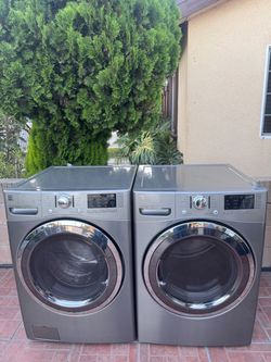 Washer and Dryer/Lavadora y secadora
