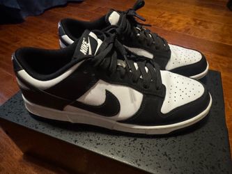 Nike panda dunk low size 9.5