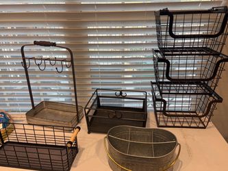 7 piece metal home decor $25