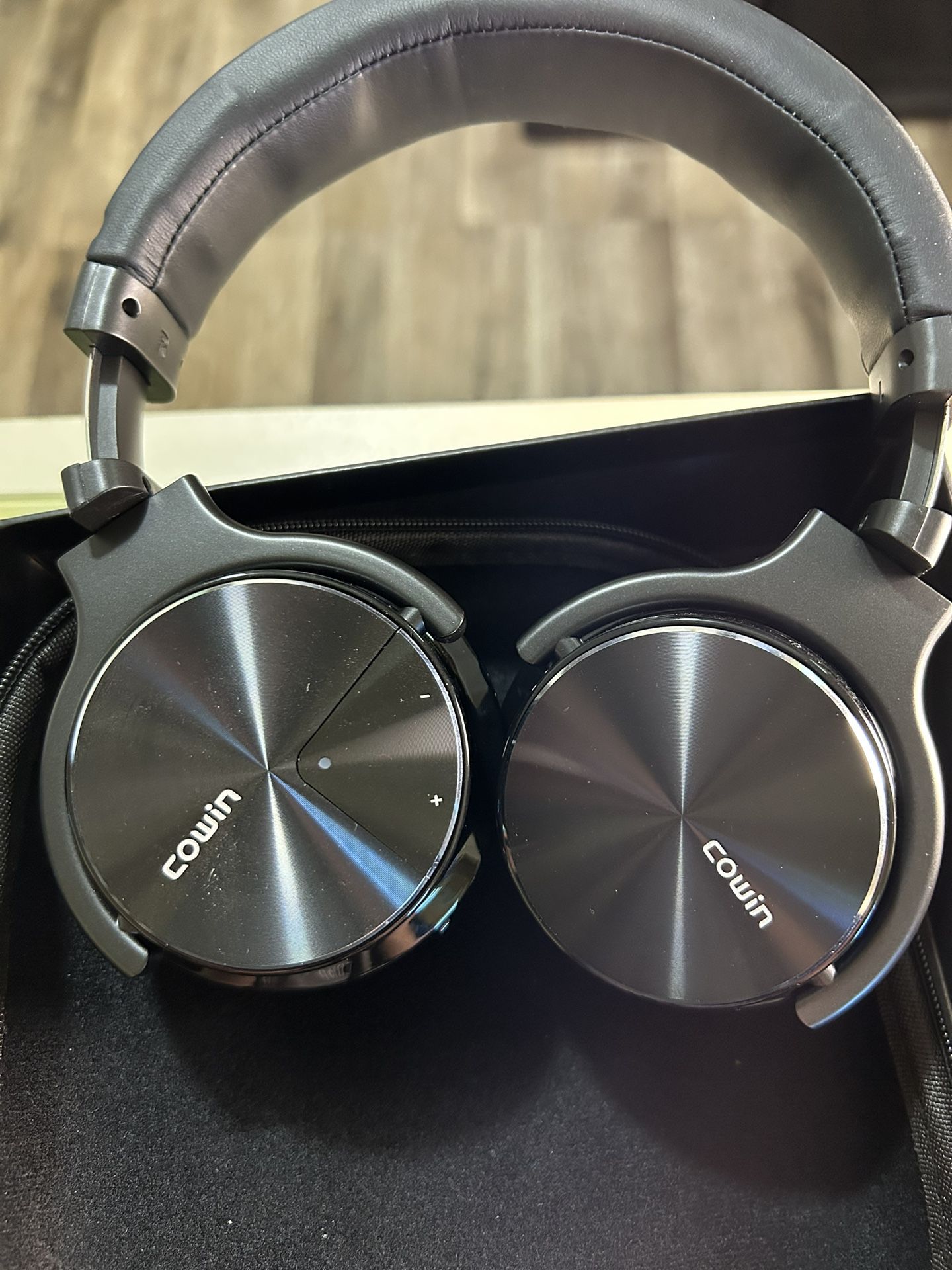 Cowin E 7 Pro Wireless ANC (active Noise Canceling) Headphones.