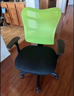 Ergonomic Office Chair – Green Mesh Back