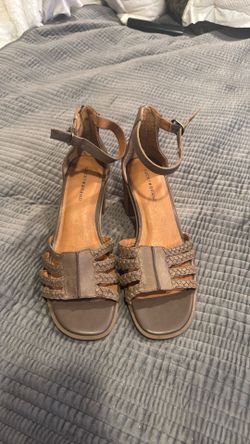 New Lucky Brand leather sandals size 9.5