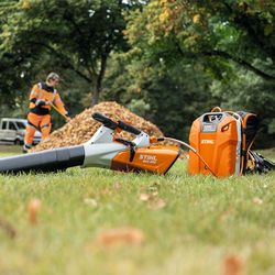 Stihl AR3000L battery and BGA200 blower