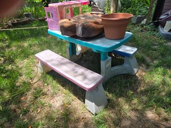 Little tykes table