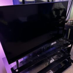 55 Inch Samsung 4K TV + Black & Glass Mount 