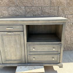 Kitchen Island/cabinet
