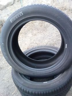 275/50/22 Pirelli tires only 2tires 95% almost new as you can see on the pics $150 for both