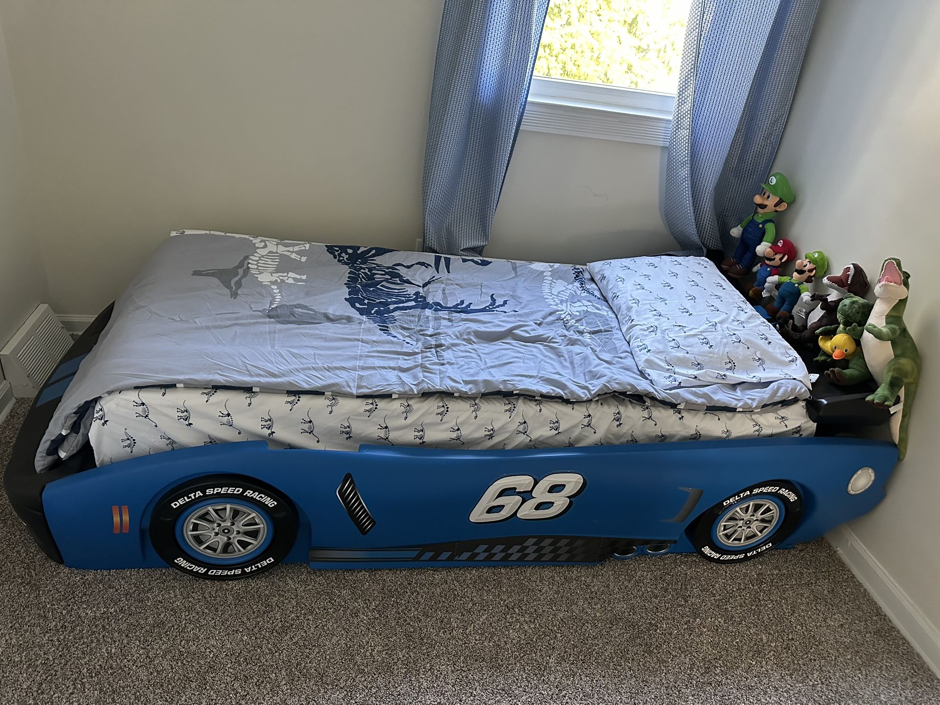 🚗 Kids Car Bed Set – Twin Size (with Mattress & Box Spring!) – Only $200!