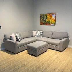 Gently used, in great condition Sectional Couch 