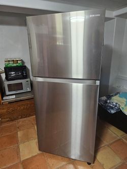 Samsung 18 Cu. Ft. Stainless Steel Refrigerator - 2021 Model - Needs Repair - $120