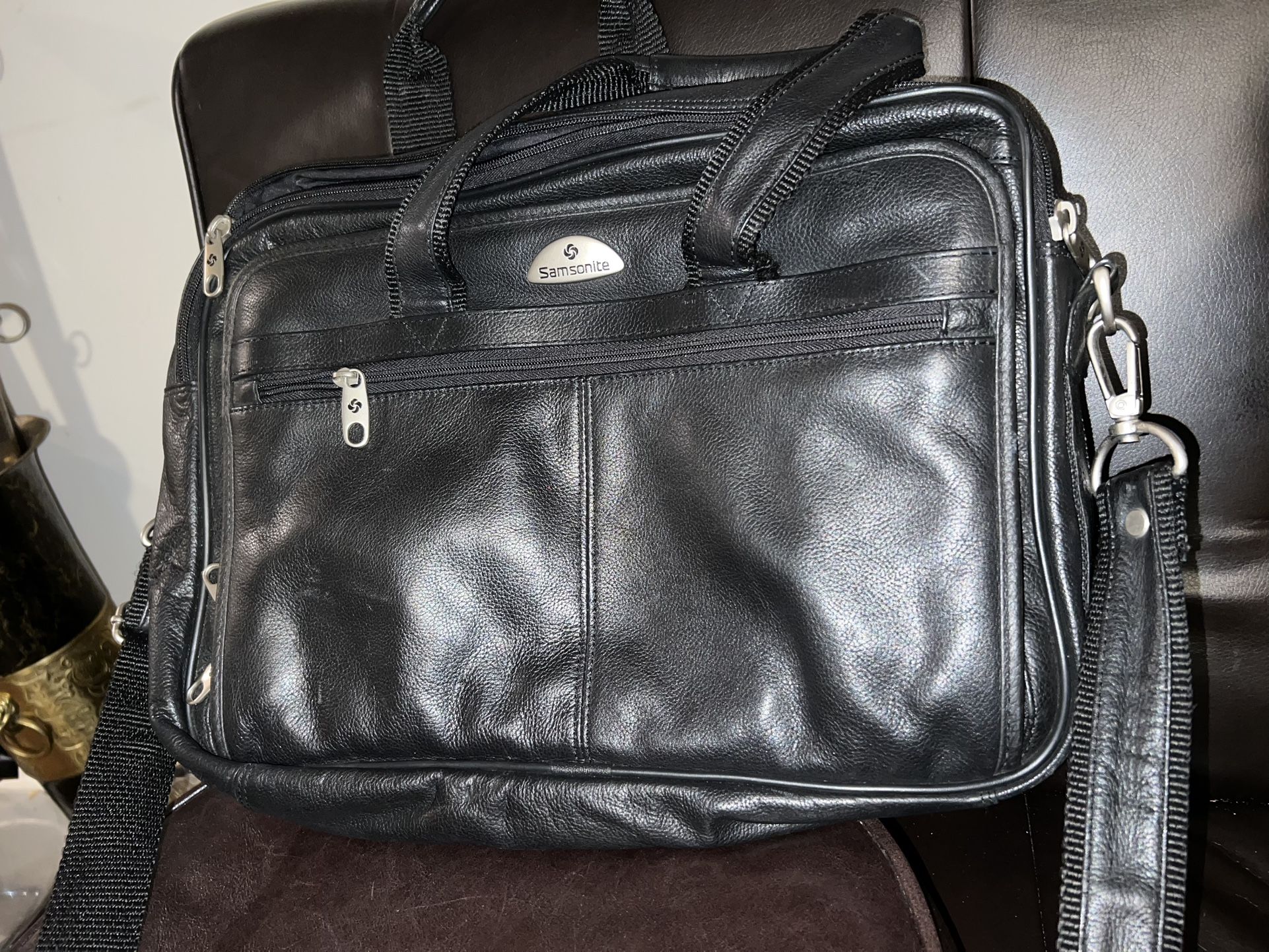 Samsonite VTG Black Leather Laptop Messenger Bag Expandable Briefcase Large