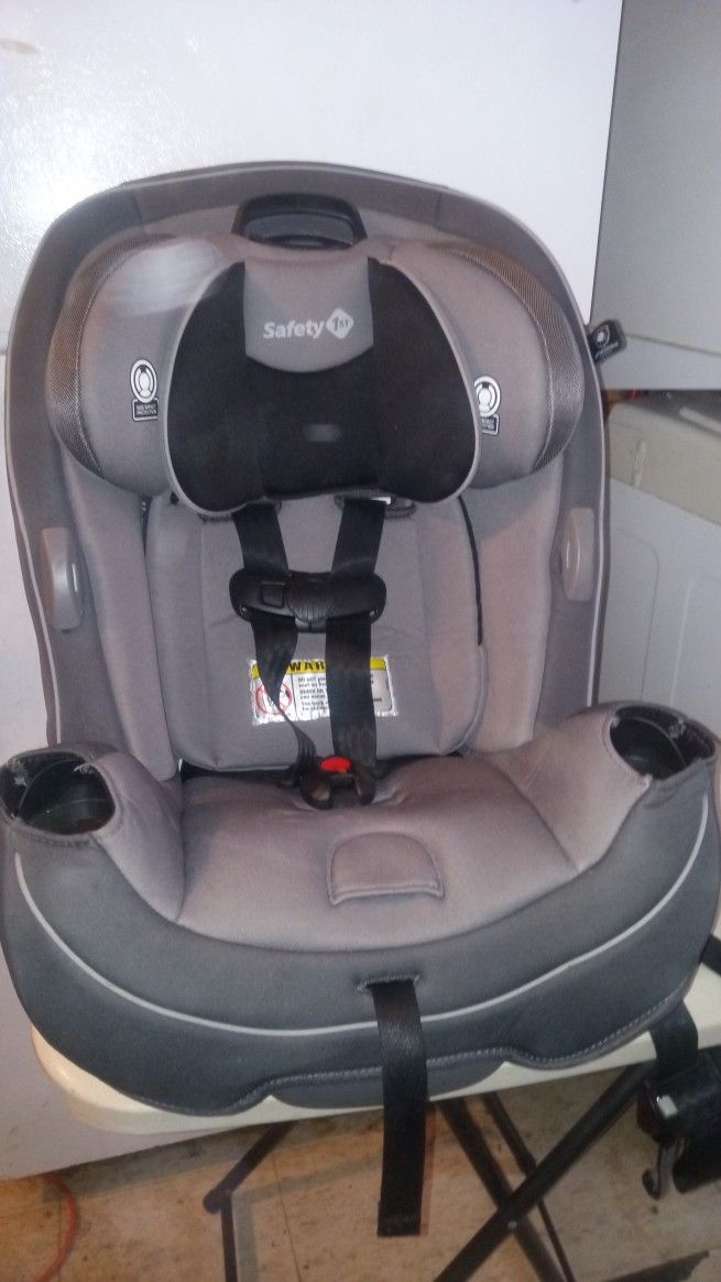 First Act Go And Grow Car Seat Great Condition 