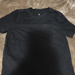 Black T Shirt Boys size S (6-7)